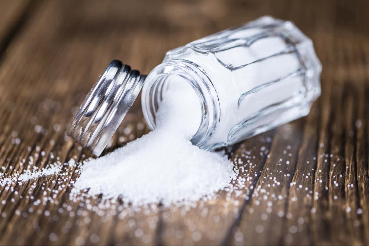 Zu viel Salz - ein umgefallener Salzstreuer