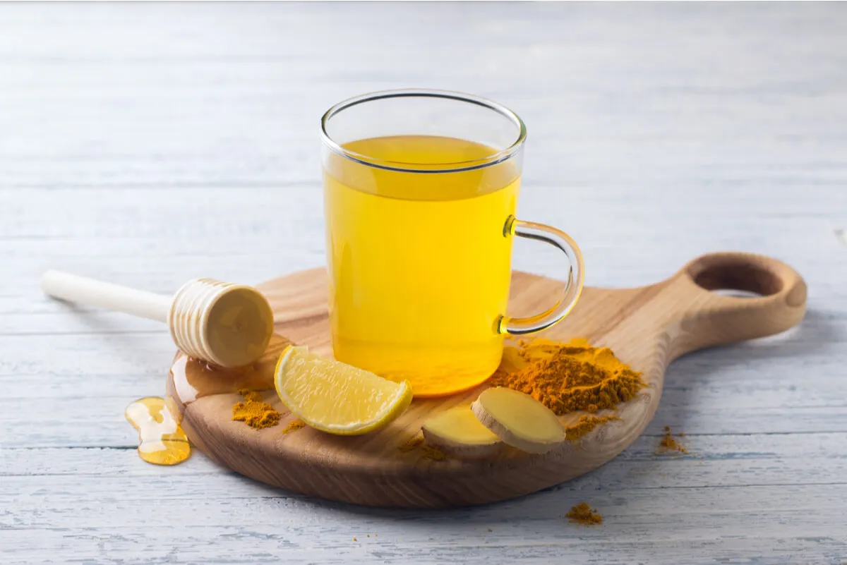 Infusión de té de cúrcuma.