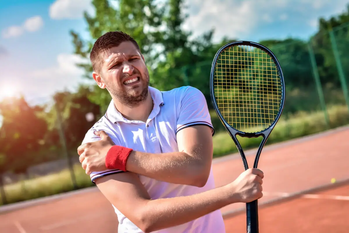 Bursitis de hombro que un tenista no logra prevenir.