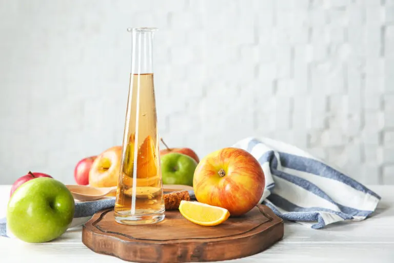 6 efectos secundarios del exceso de vinagre de manzana