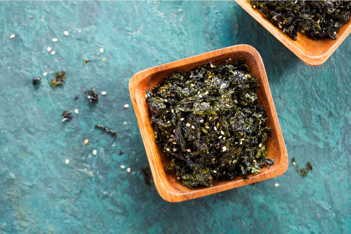 Benefícios de incluir algas marinhas em saladas