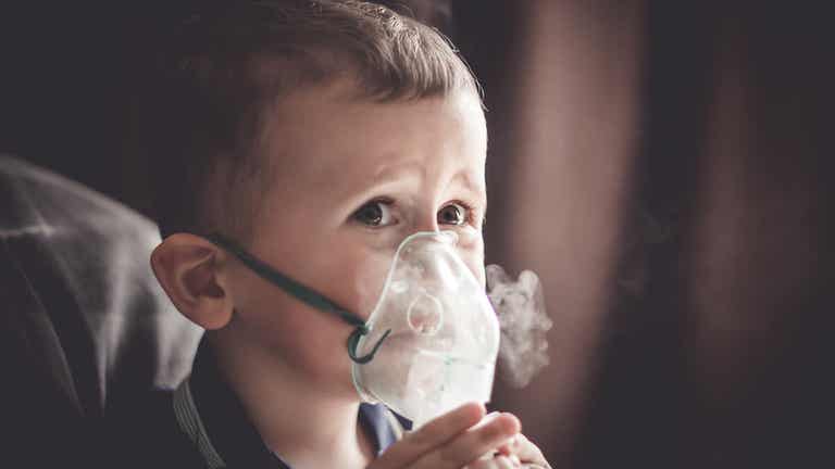 استخدام الأكسجين المنزلي في مرضى الأطفال المصابين بالقلب الرئوي.