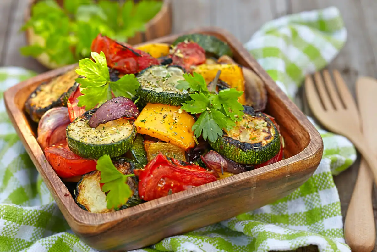 Vegetarische Ernährung für Kinder - verschiedene gekochte Gemüse
