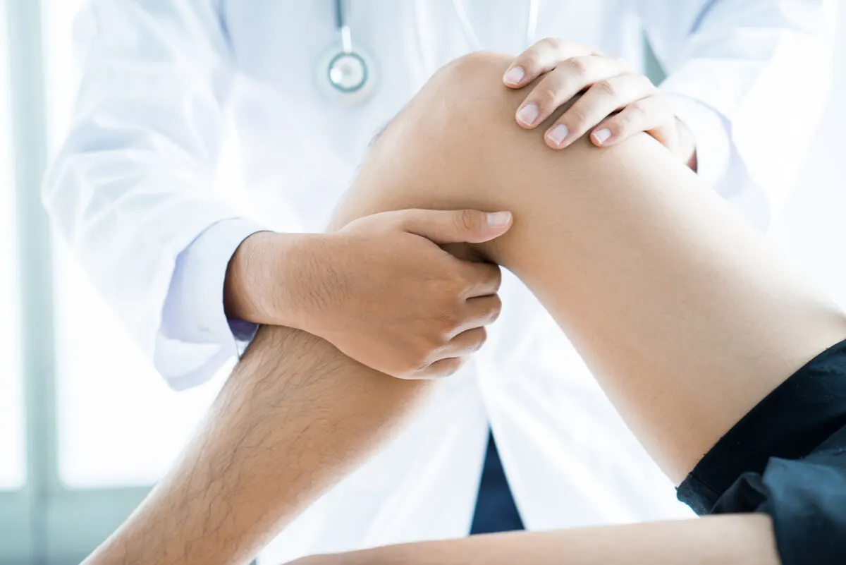 Fisioterapia de rodilla para enfermedad del colágeno.