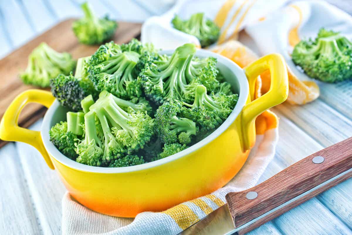 Brócoli es fuente de vitamina C.