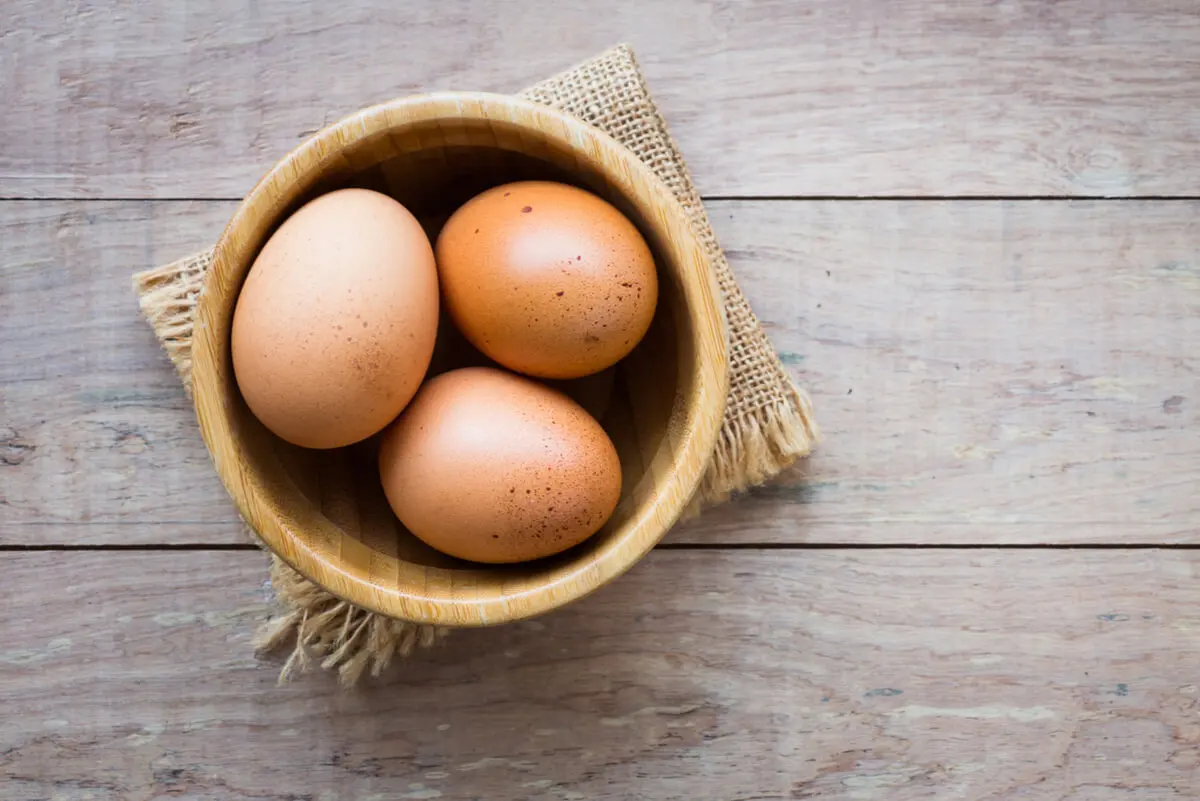 Huevos como sustitutos del polvo de hornear.