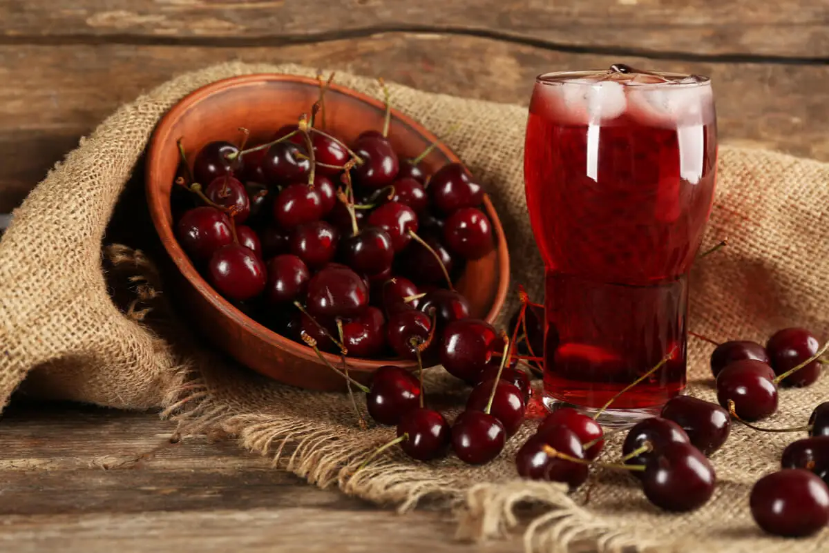 Jugo ácido de cerezas.
