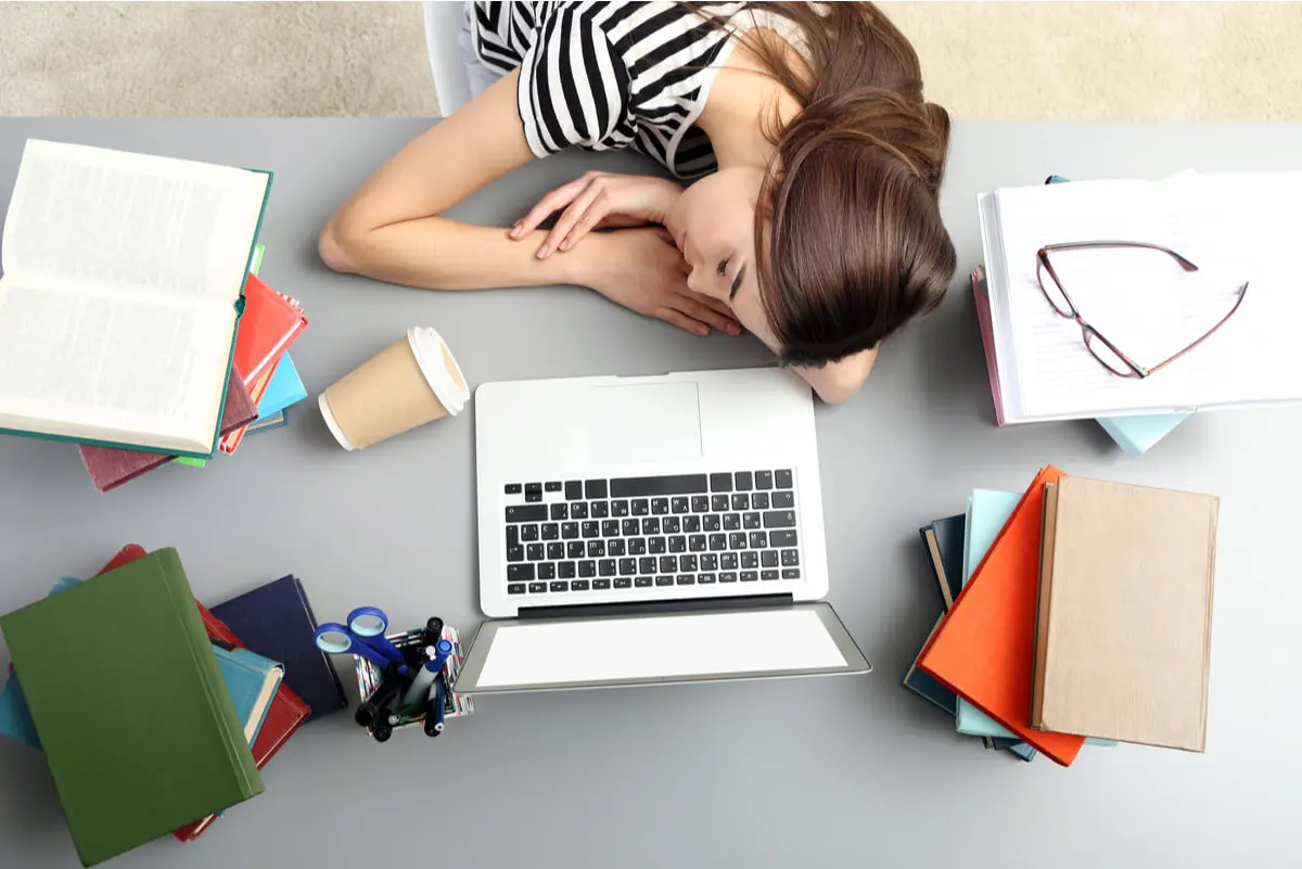 Mujer cansado del trabajo.