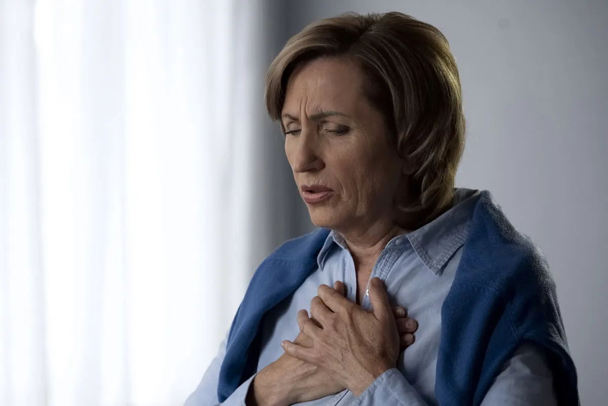 Asma em uma mulher adulta com taquipnéia.