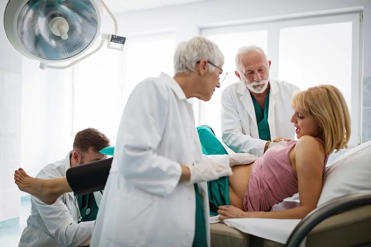 Pressão púbica para evitar a distocia do parto