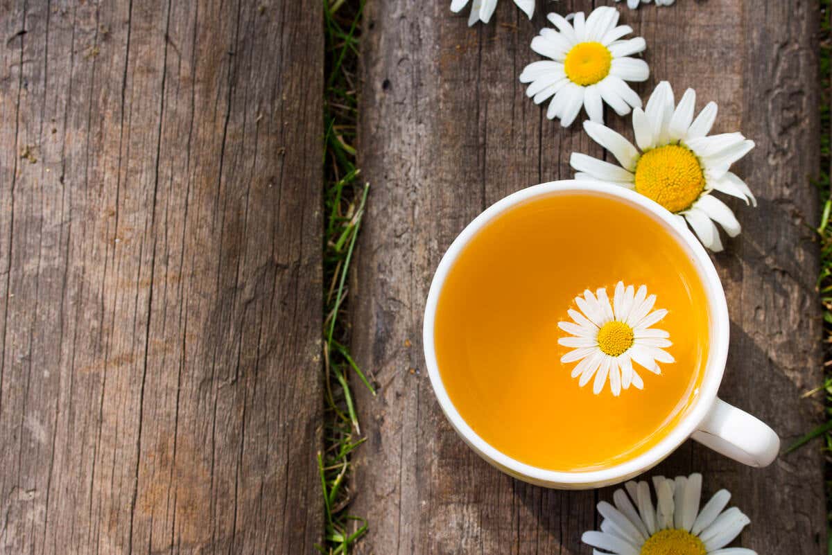 Chamomile is one of the home treatments for rashes