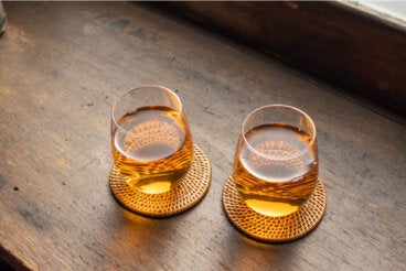 Cómo hacer un té frío con naranja y canela