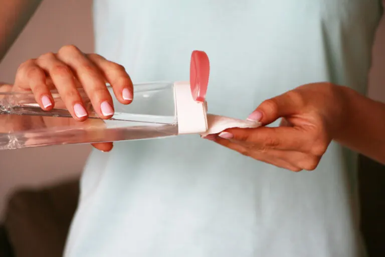 Cómo utilizar el aceite de bebé en tu rutina de belleza