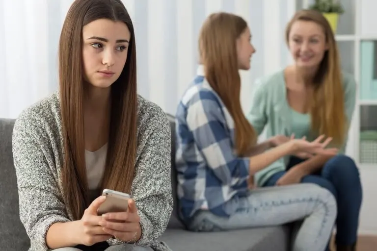 Amigos celosos: vínculos posesivos que hacen daño