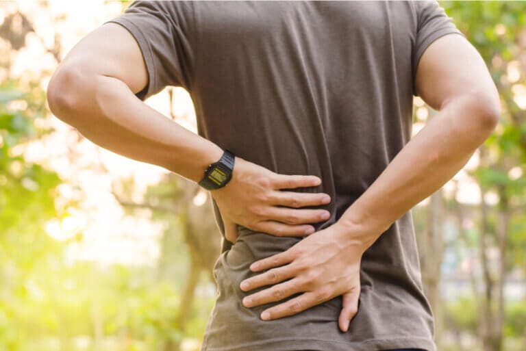 7 estiramientos que te ayudarán si tienes lumbalgia