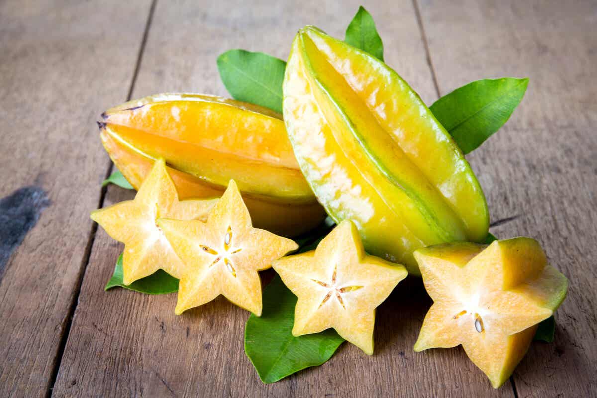 Fruta estrella o carambola: valor nutricional y contraindicaciones