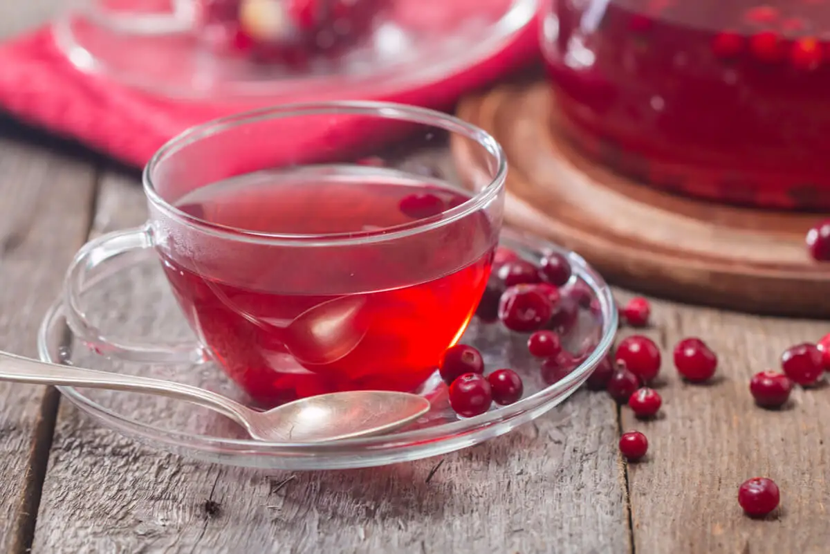 Té de arándanos servido.