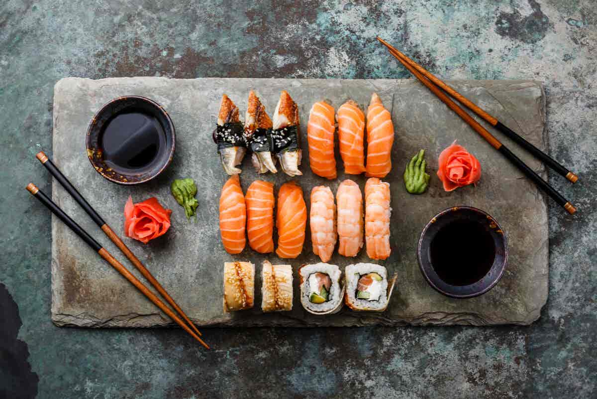 Sushi op een steen