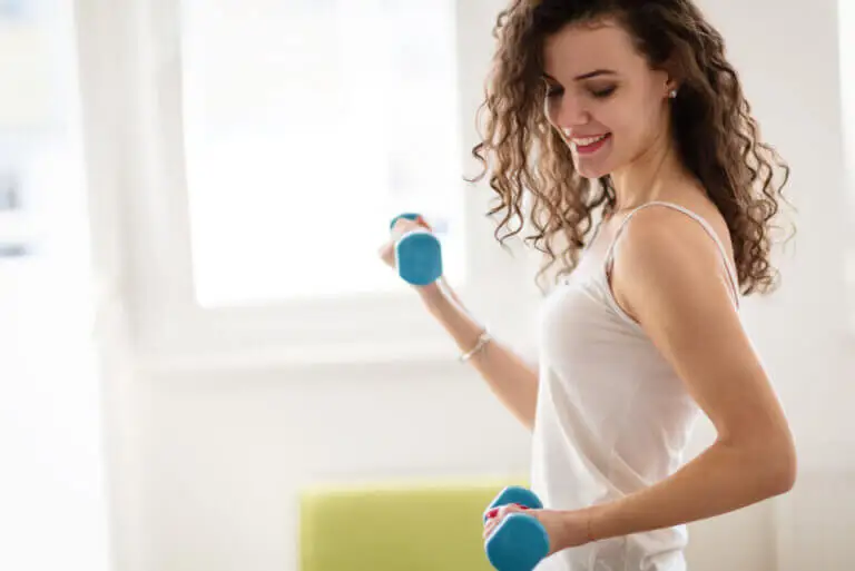 Ejercicios de bíceps para mujer