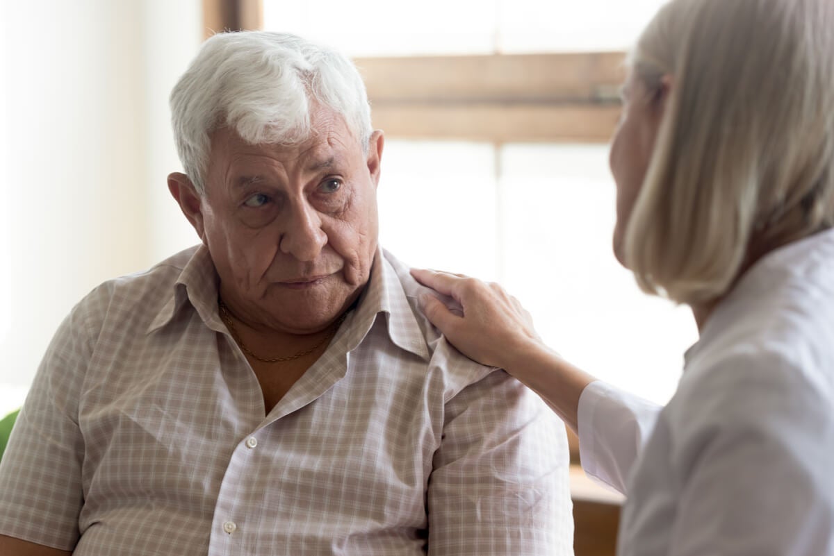 Hablar con empatía a una persona con cáncer.