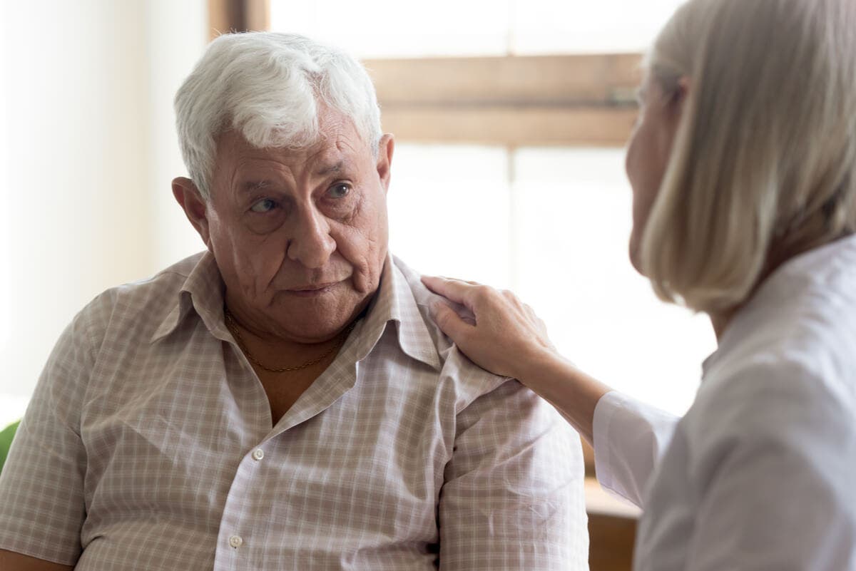 Parlez avec empathie à une personne atteinte de cancer.