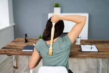 Me pica mucho la espalda: ¿por qué?