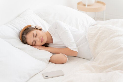 ¿Qué es el ruido blanco y cómo te puede ayudar a dormir?
