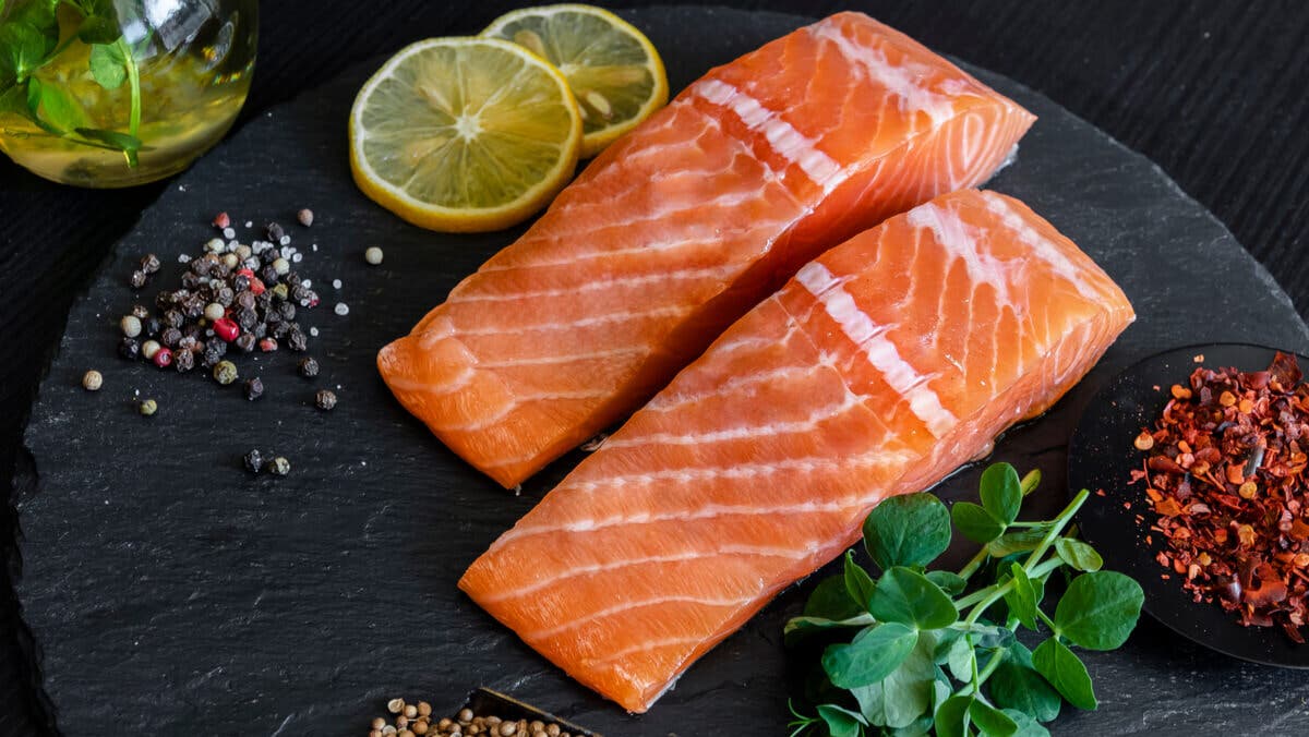 Salmón es un alimento para acelerar el metabolismo.