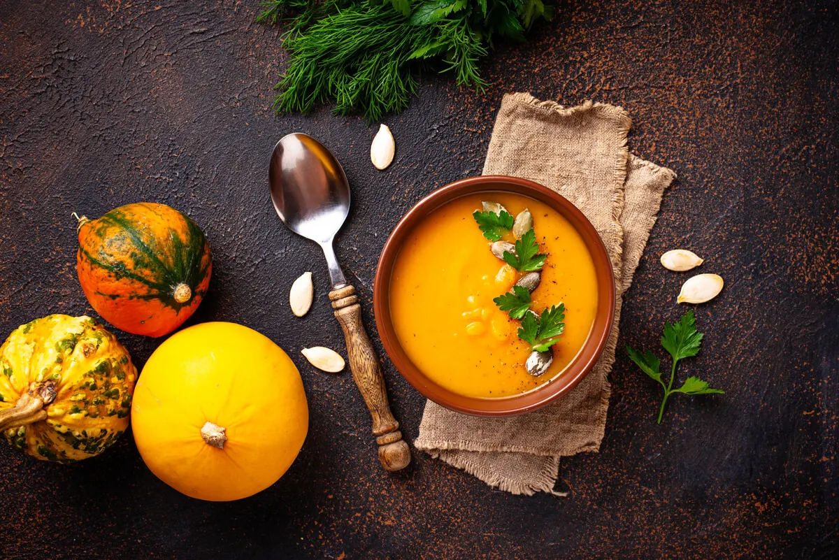 Sopa cremosa de calabaza.