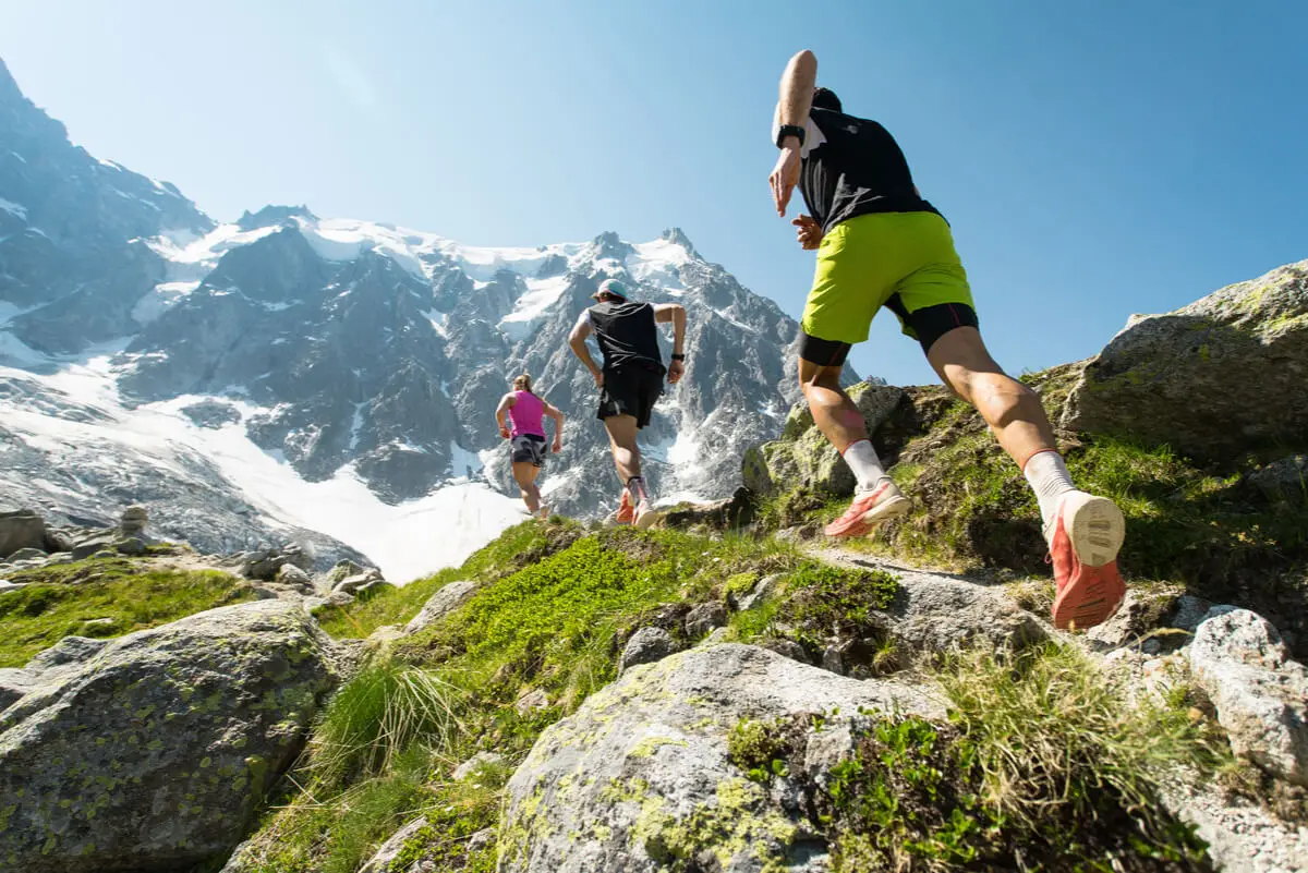Atletas de trail running.