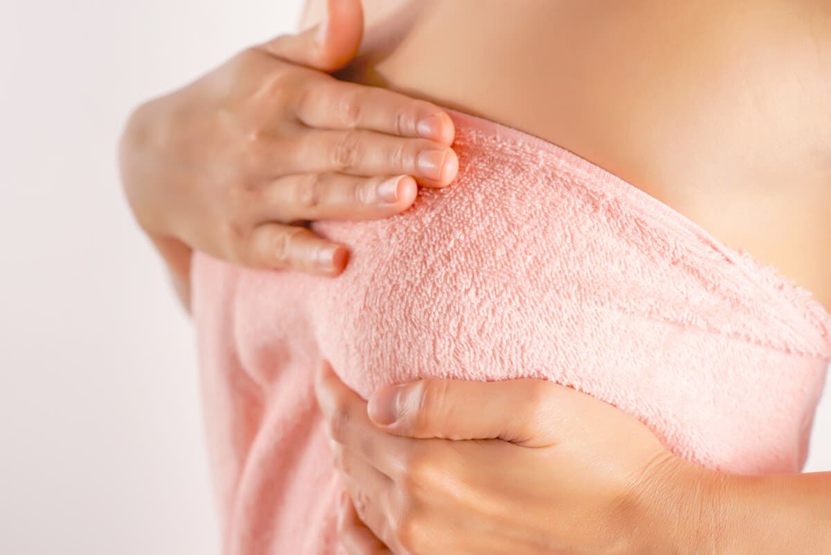 Clea Shearer och självbröstundersökning vid cancer