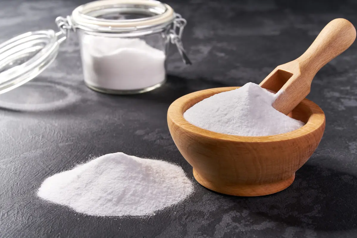 Bicarbonato de sodio para limpiar cepillo de cabello.