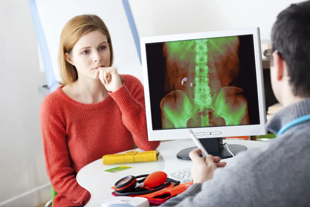 Consulta urológica por litiasis renal.