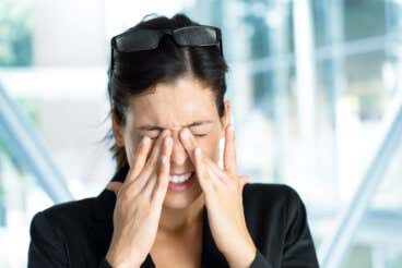 ¿Hay una relación entre el dolor de cabeza y el de ojos?
