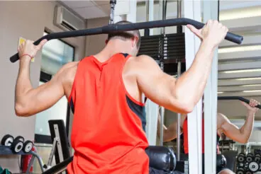 ¿Cuáles son los grupos musculares y cómo trabajarlos en la rutina de entrenamiento?