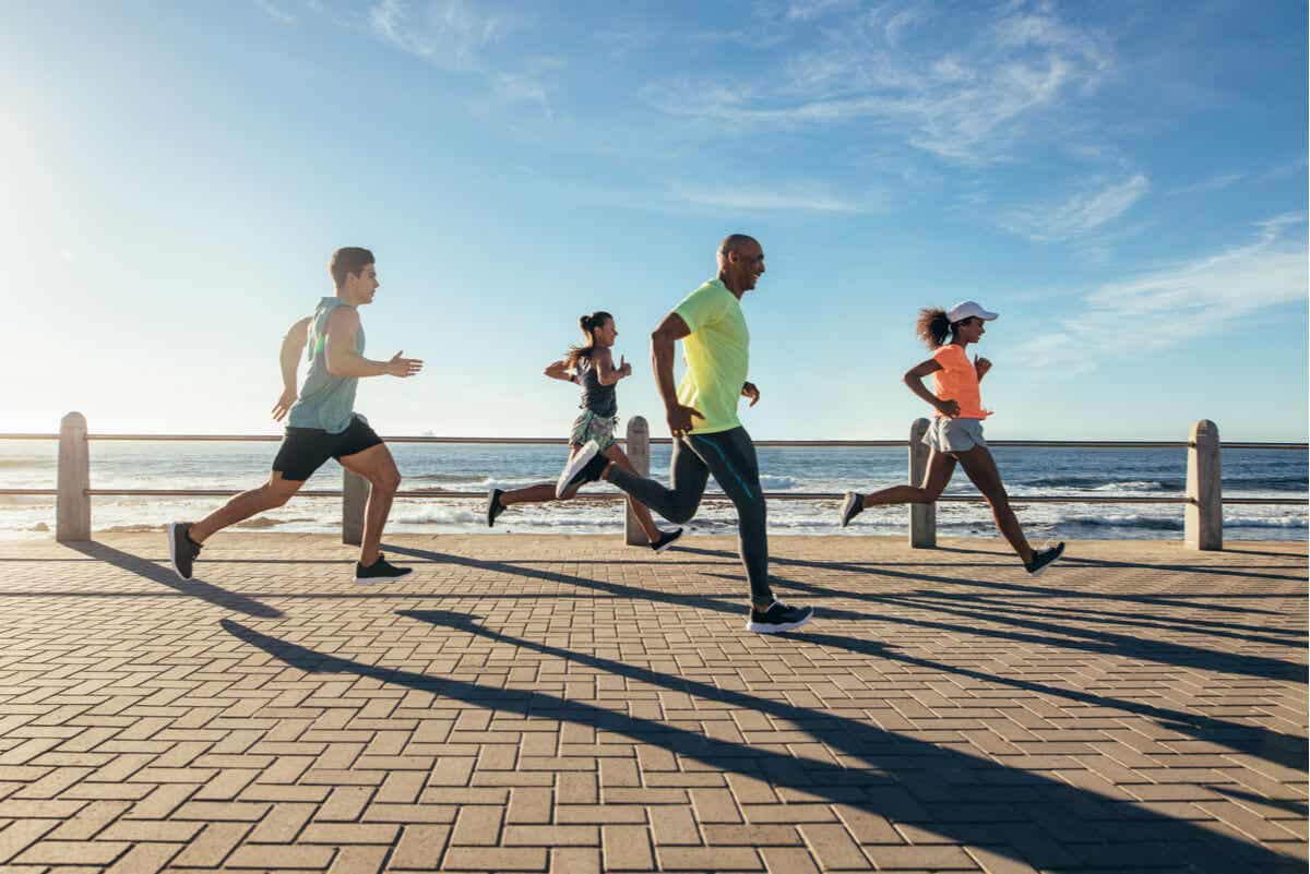 Faire du jogging en groupe pour améliorer la vitesse.