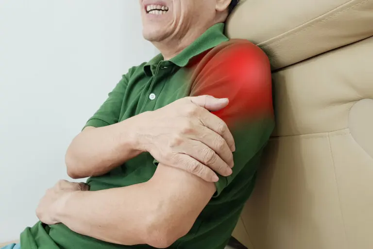 12 ejercicios para superar la tendinitis en el hombro
