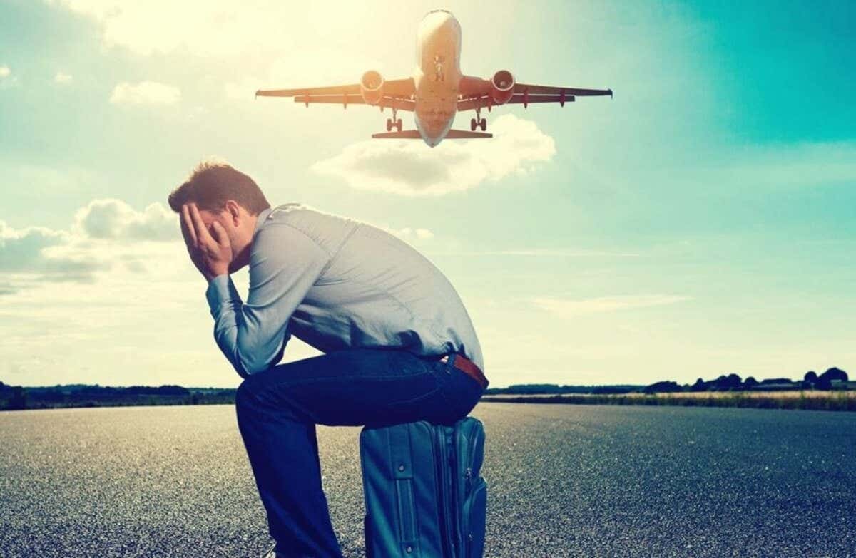 Hombre pierde avión por tener una maleta grande.
