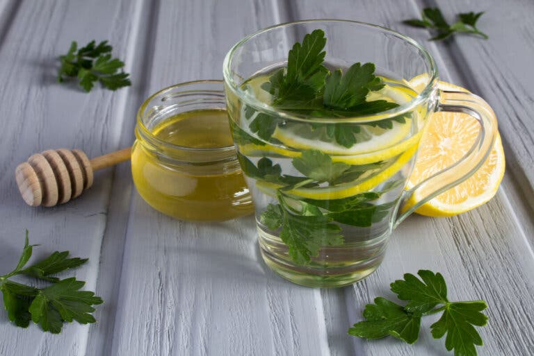 Beneficios de tomar una infusión de perejil