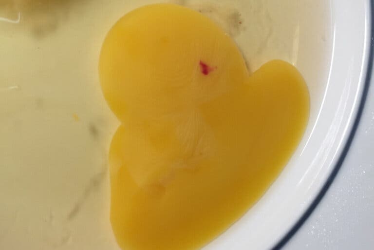 ¿Se pueden comer los huevos que tienen un punto de sangre?