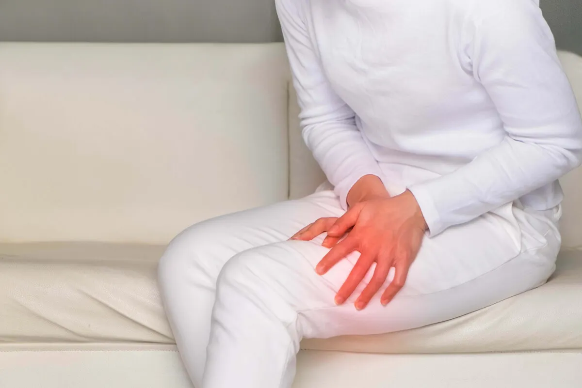 Dolor en el muslo en una mujer.