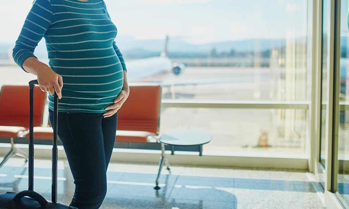 Viajar en avión durante el embarazo: ¿qué es recomendable?