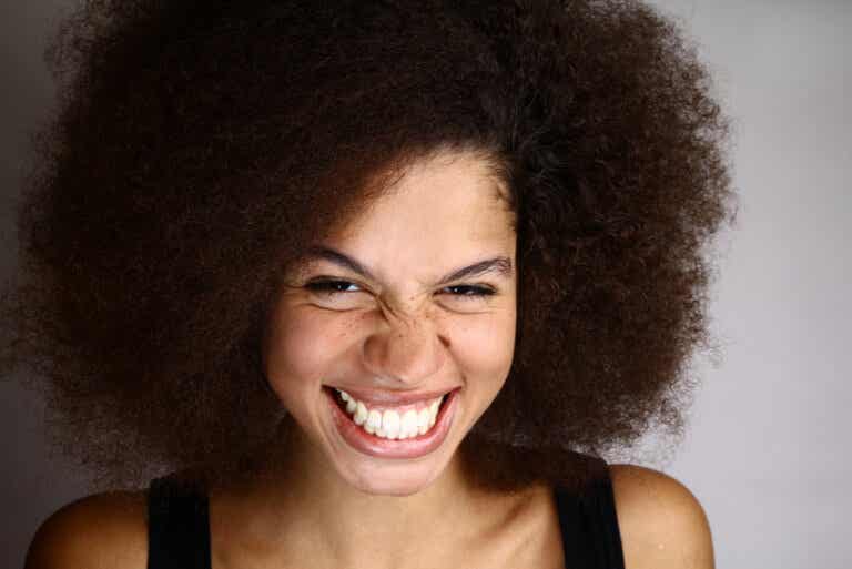 ¿Qué es la sonrisa gingival y cómo se trata?