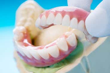 Puente dental: tipos, beneficios y desventajas