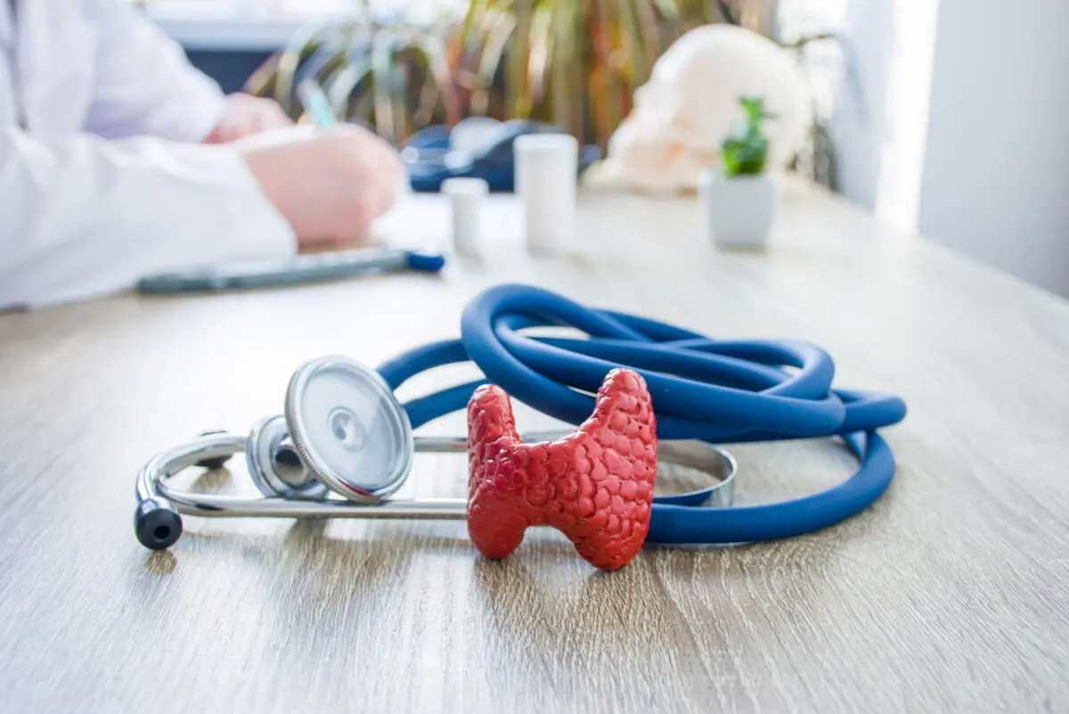 Concepto de problemas médicos en la tiroides.