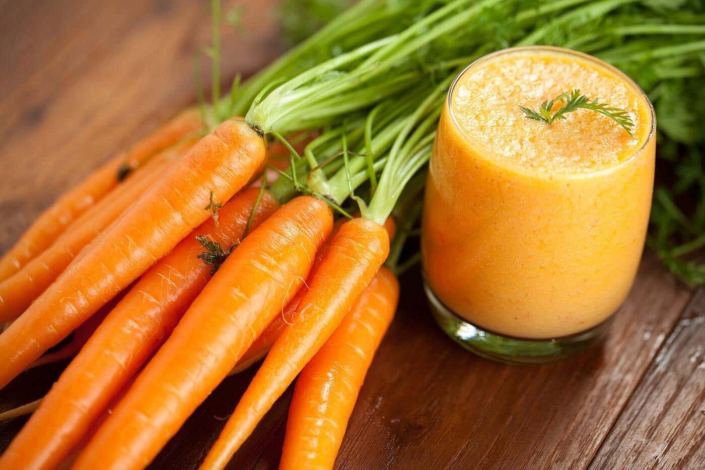 Cómo hacer un smoothie de zanahoria en casa y cuáles son sus beneficios