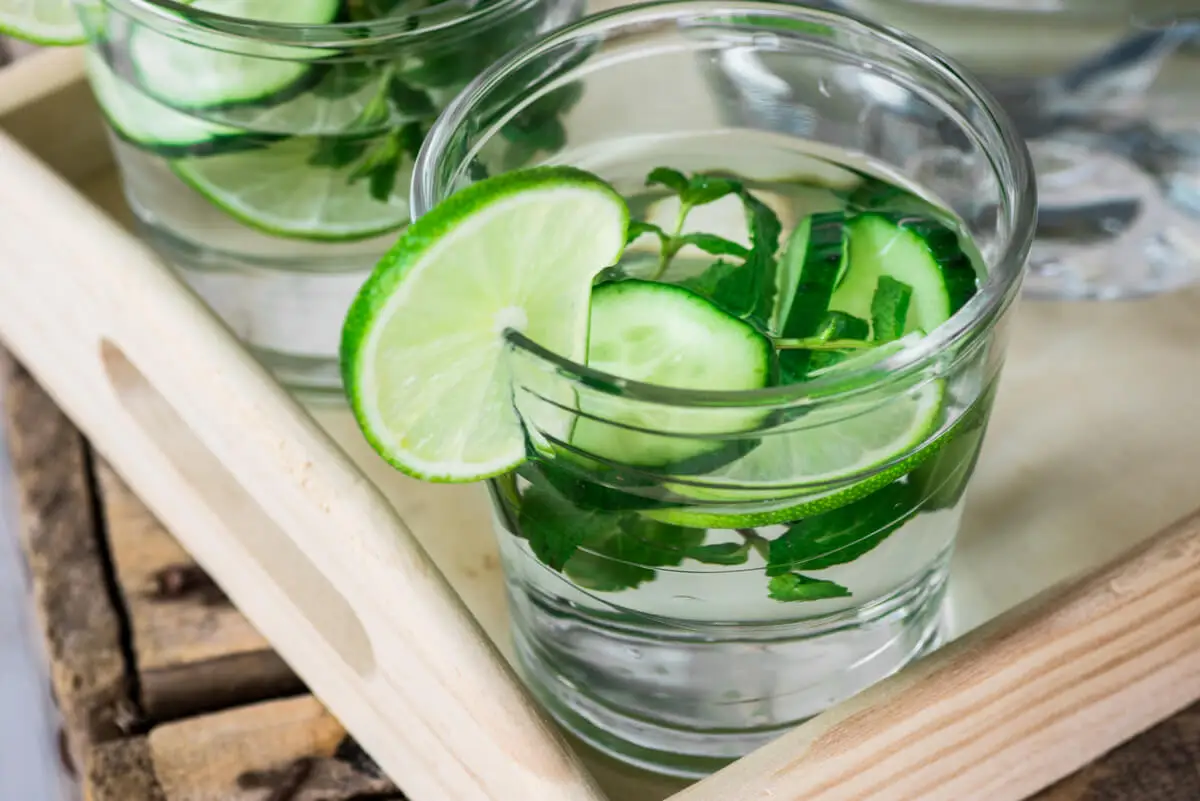 Aguas detox: 2 beneficios y mitos