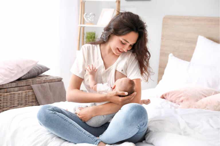 6 posturas para amamantar al bebé