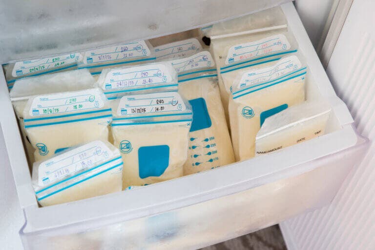 ¿Cómo calentar leche materna?