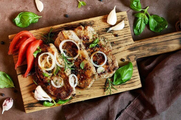 Receta de bistec encebollado